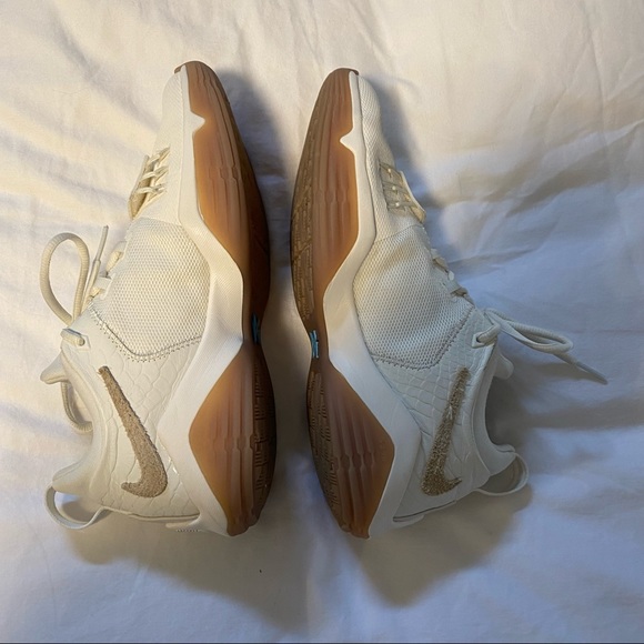 Nike PG basketball shoe - Picture 3 of 3